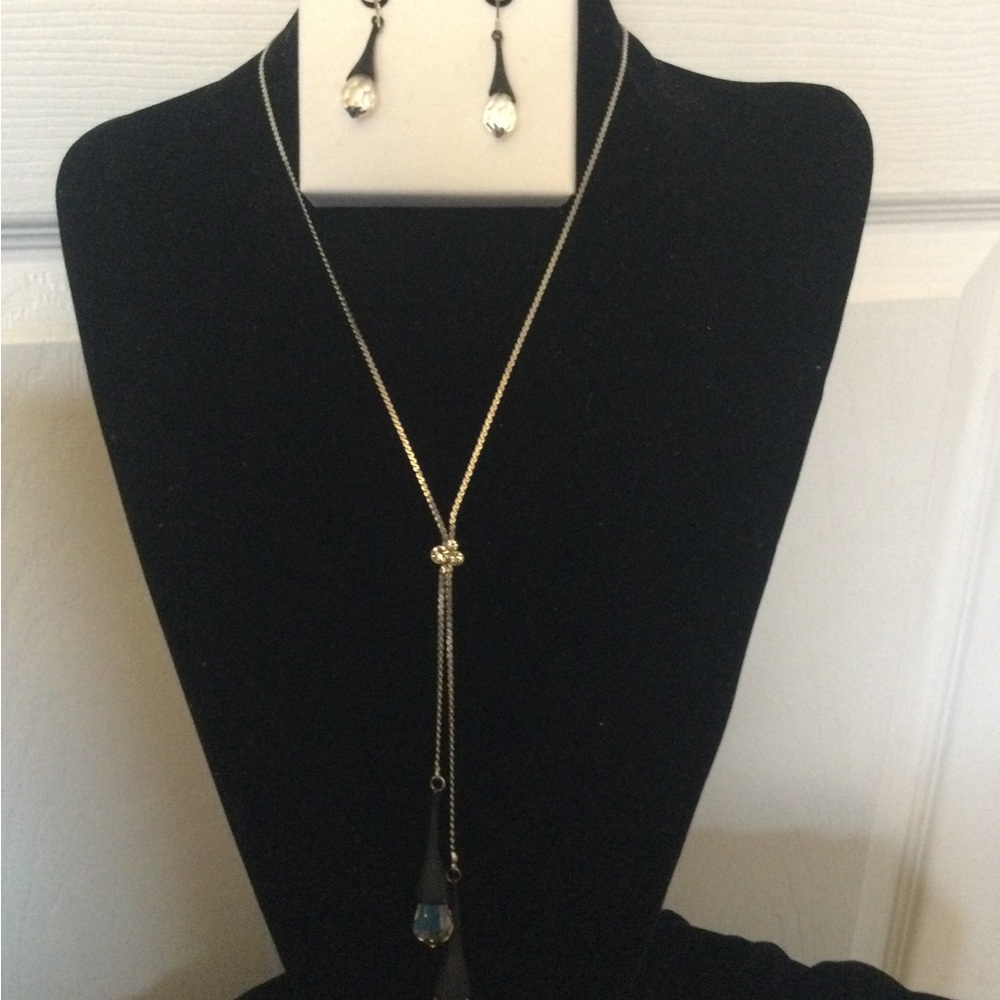 Vintage Necklace with Matching Earrings Silver/Black/Crystal